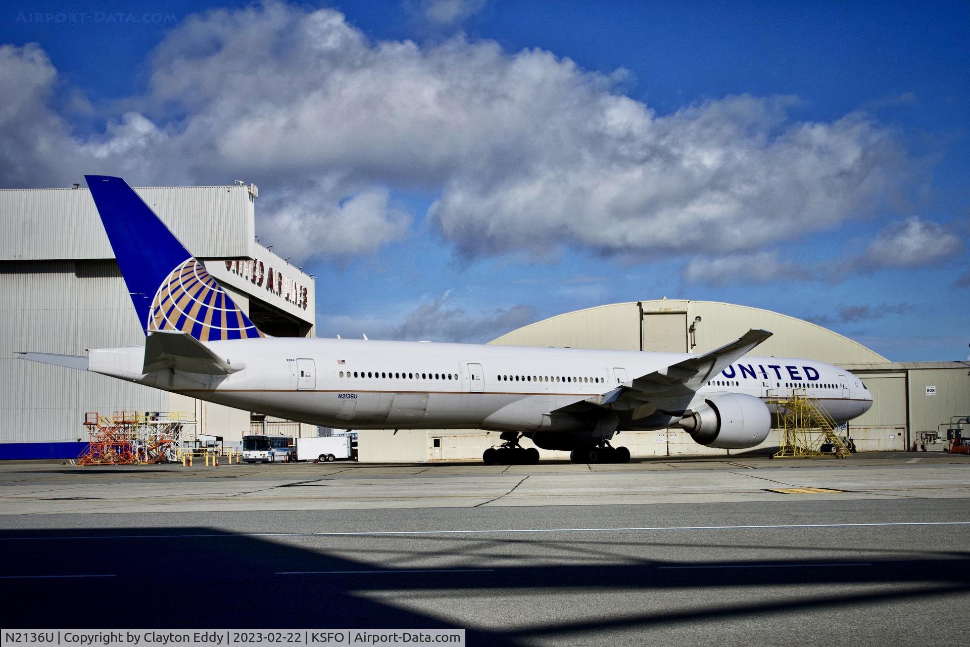 N2136U, 2017 Boeing 777-300/ER C/N 62648, SFO 2023.