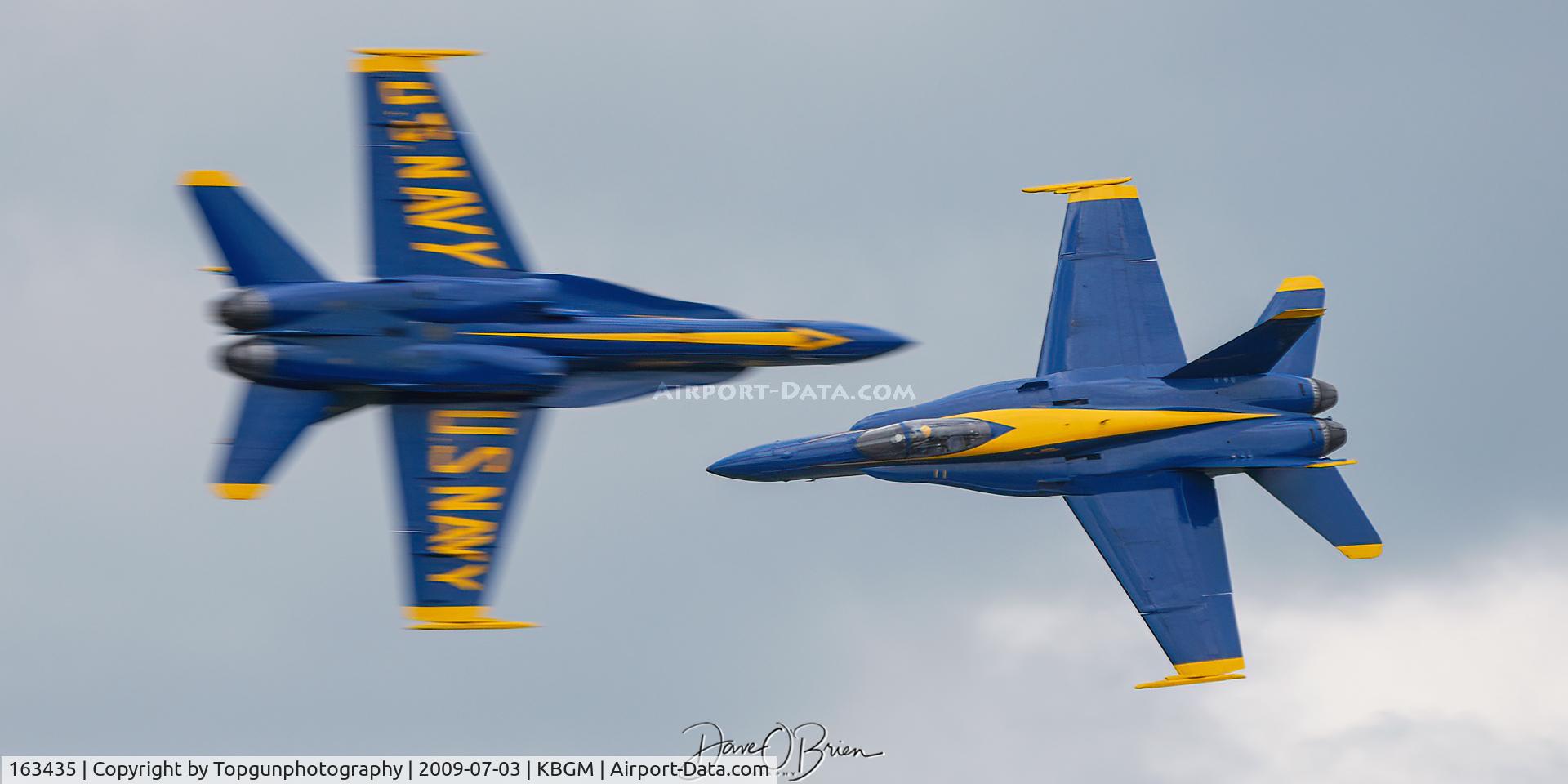 163435, 1987 McDonnell Douglas F/A-18C Hornet C/N 0634/C008, Solos crossing