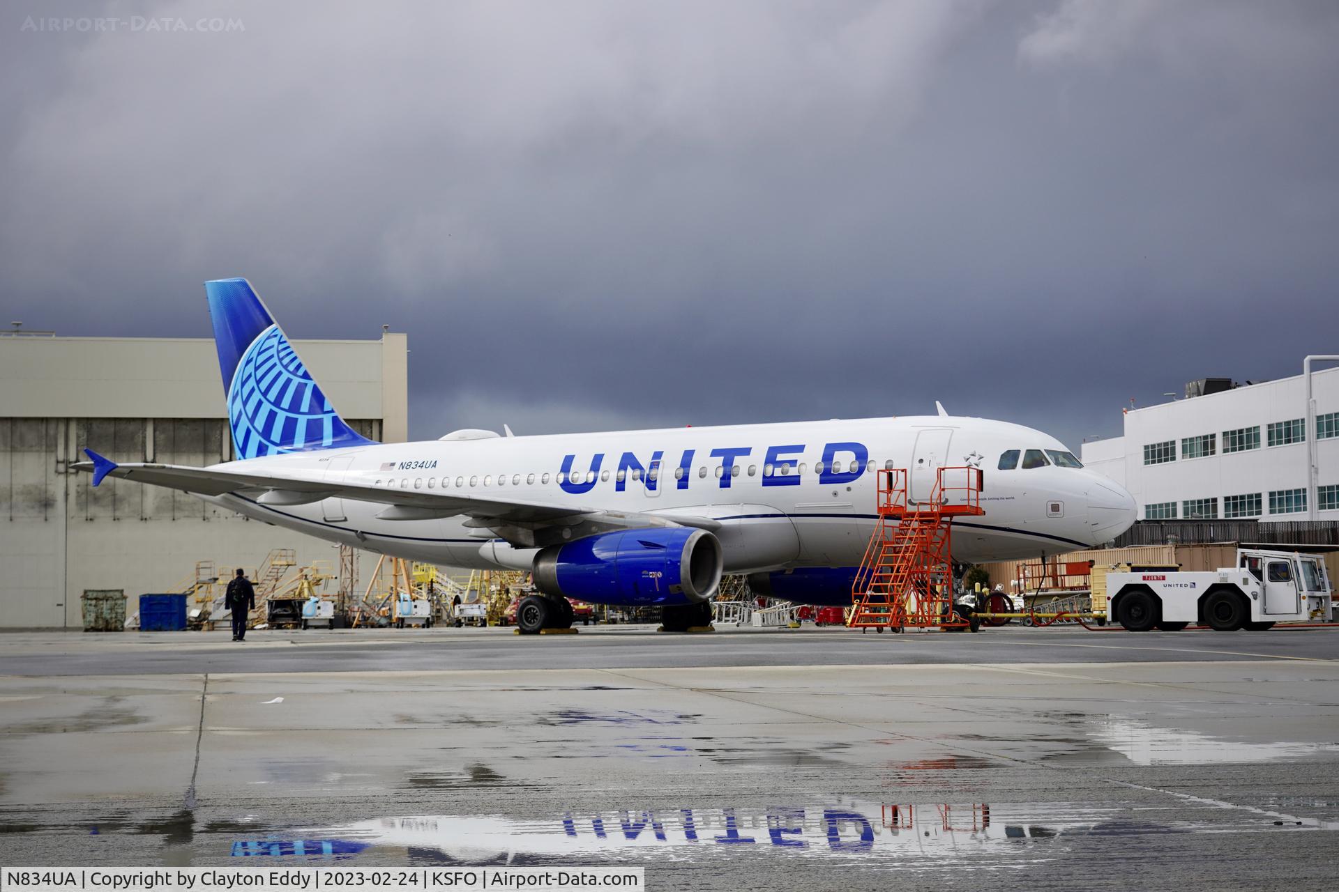 N834UA, 2001 Airbus A319-131 C/N 1420, SFO 2023.