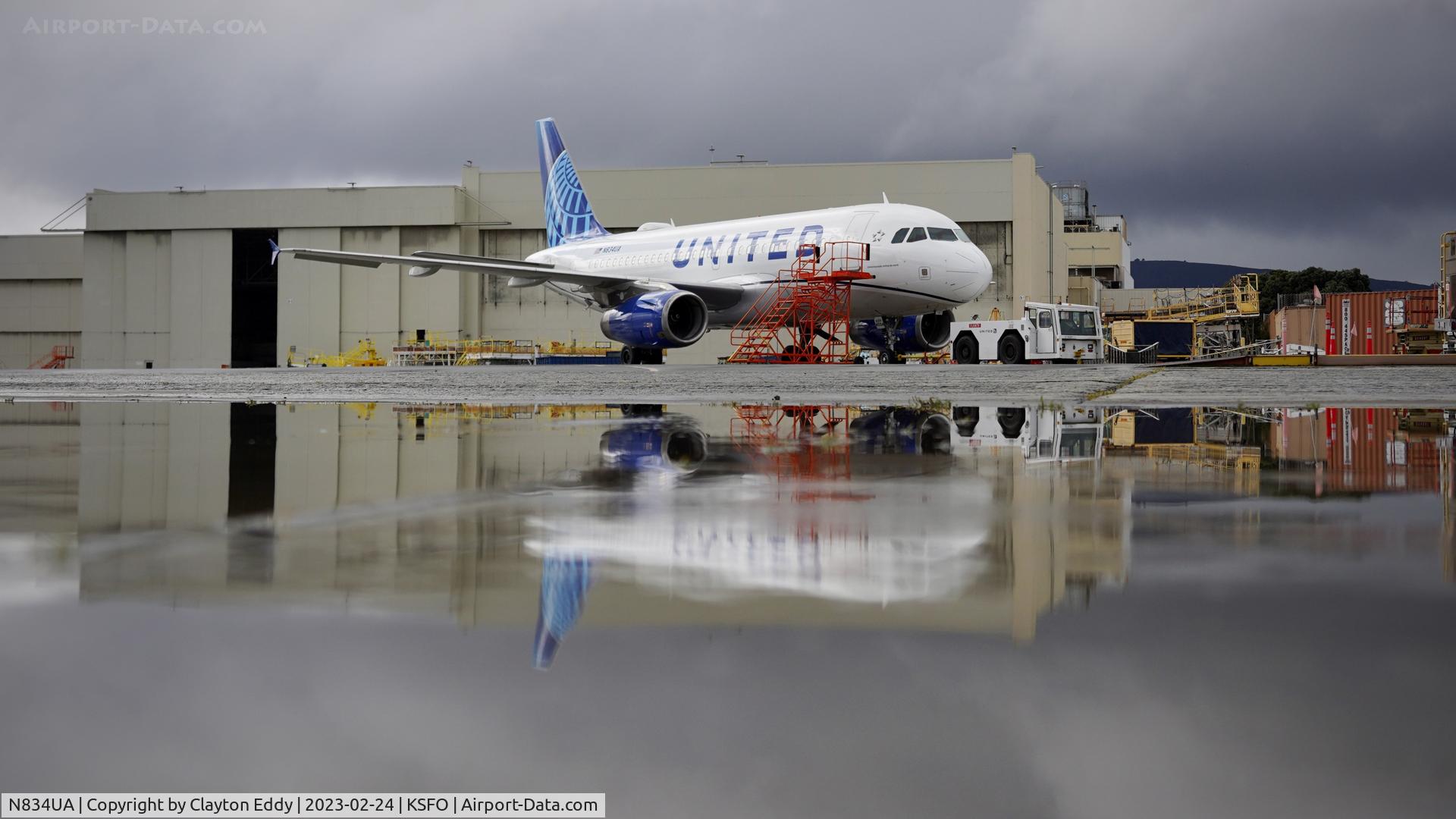 N834UA, 2001 Airbus A319-131 C/N 1420, SFO 2023.