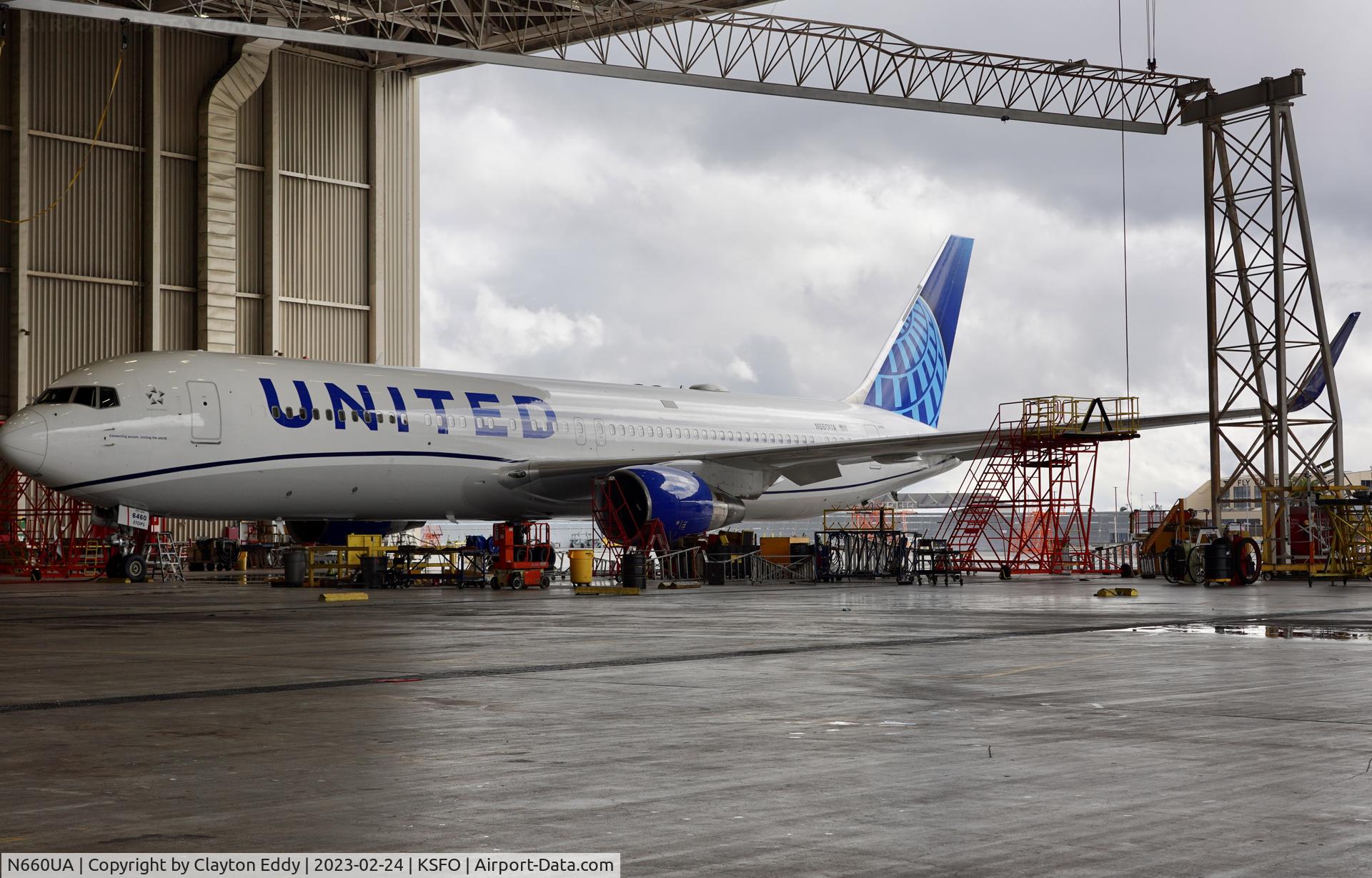 N660UA, 1993 Boeing 767-322/ER C/N 27115, SFO 2023.