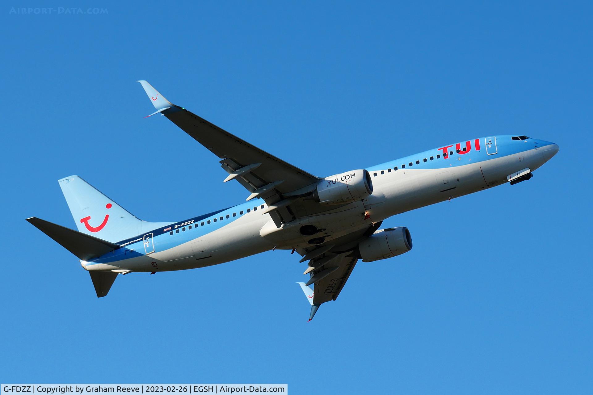 G-FDZZ, 2011 Boeing 737-8K5 C/N 37262, Departing from Norwich.