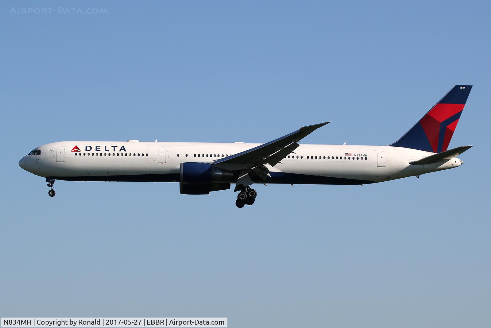 N834MH, 2000 Boeing 767-432/ER C/N 29707, at bru