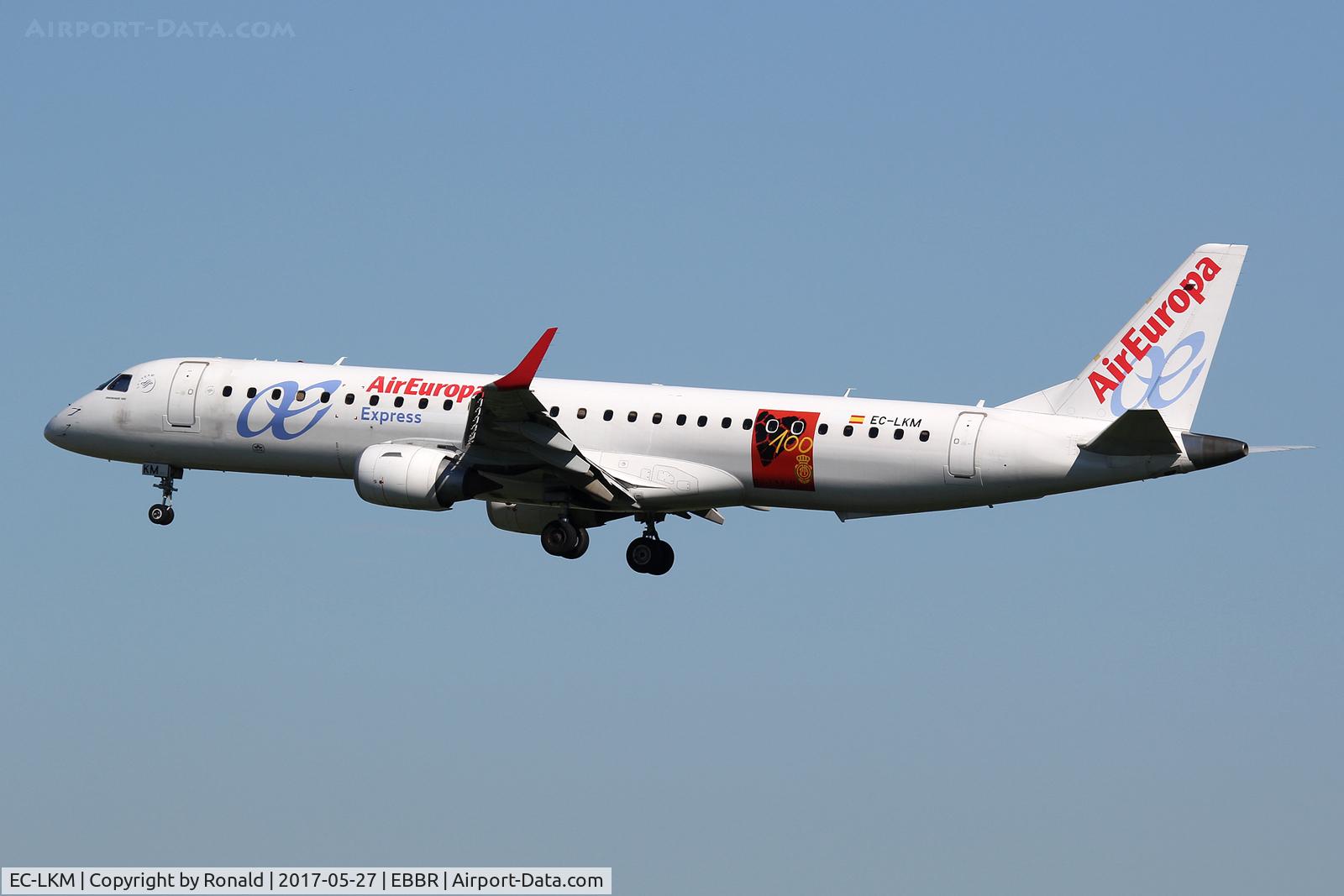 EC-LKM, 2011 Embraer 195LR (ERJ-190-200LR) C/N 19000425, at bru