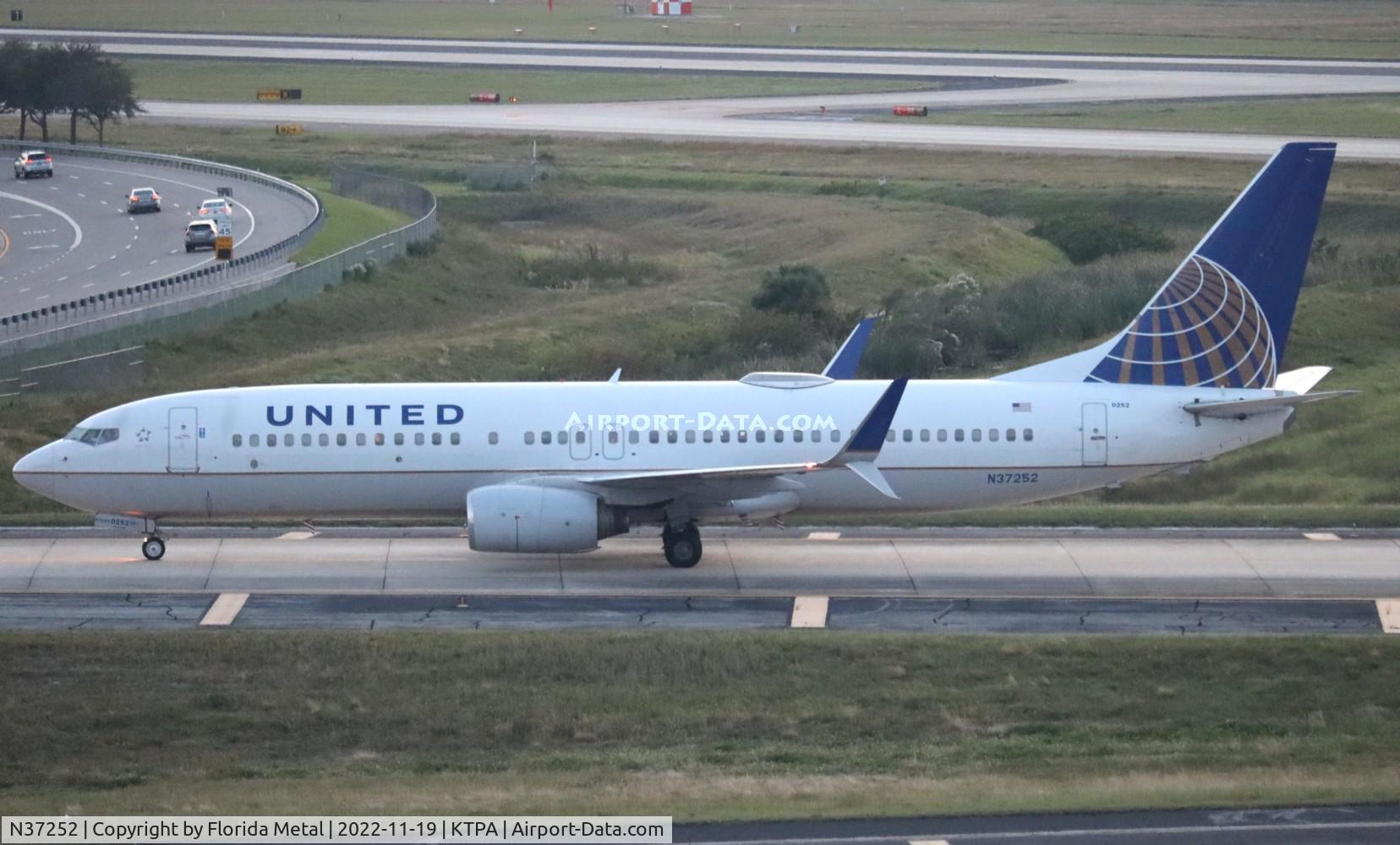 N37252, 2000 Boeing 737-824 C/N 30583, TPA 2022