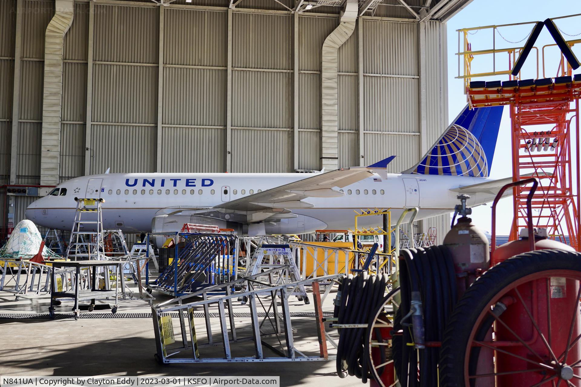 N841UA, 2001 Airbus A319-131 C/N 1545, SFO 2023.