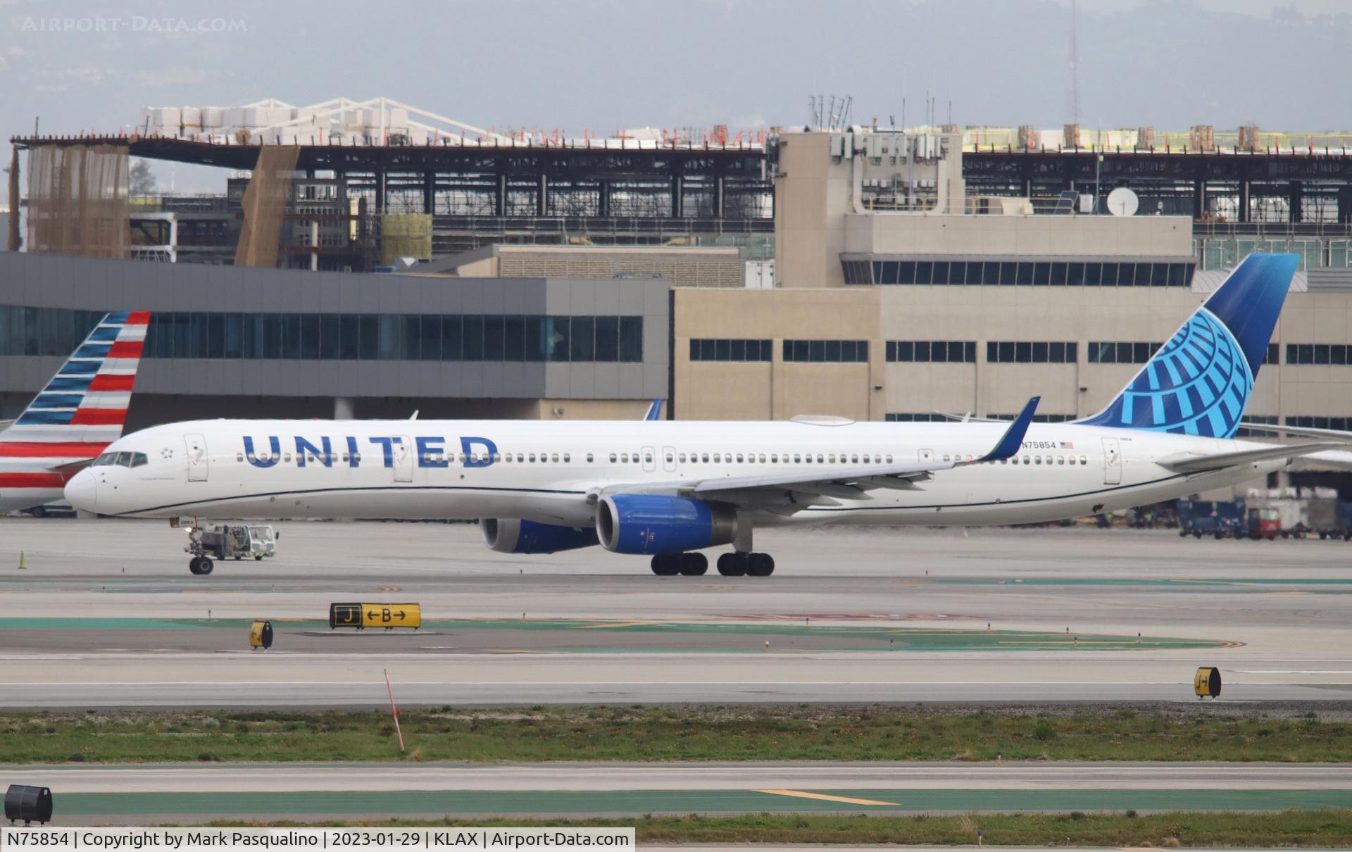 N75854, 2002 Boeing 757-324 C/N 32813, Boeing 757-324