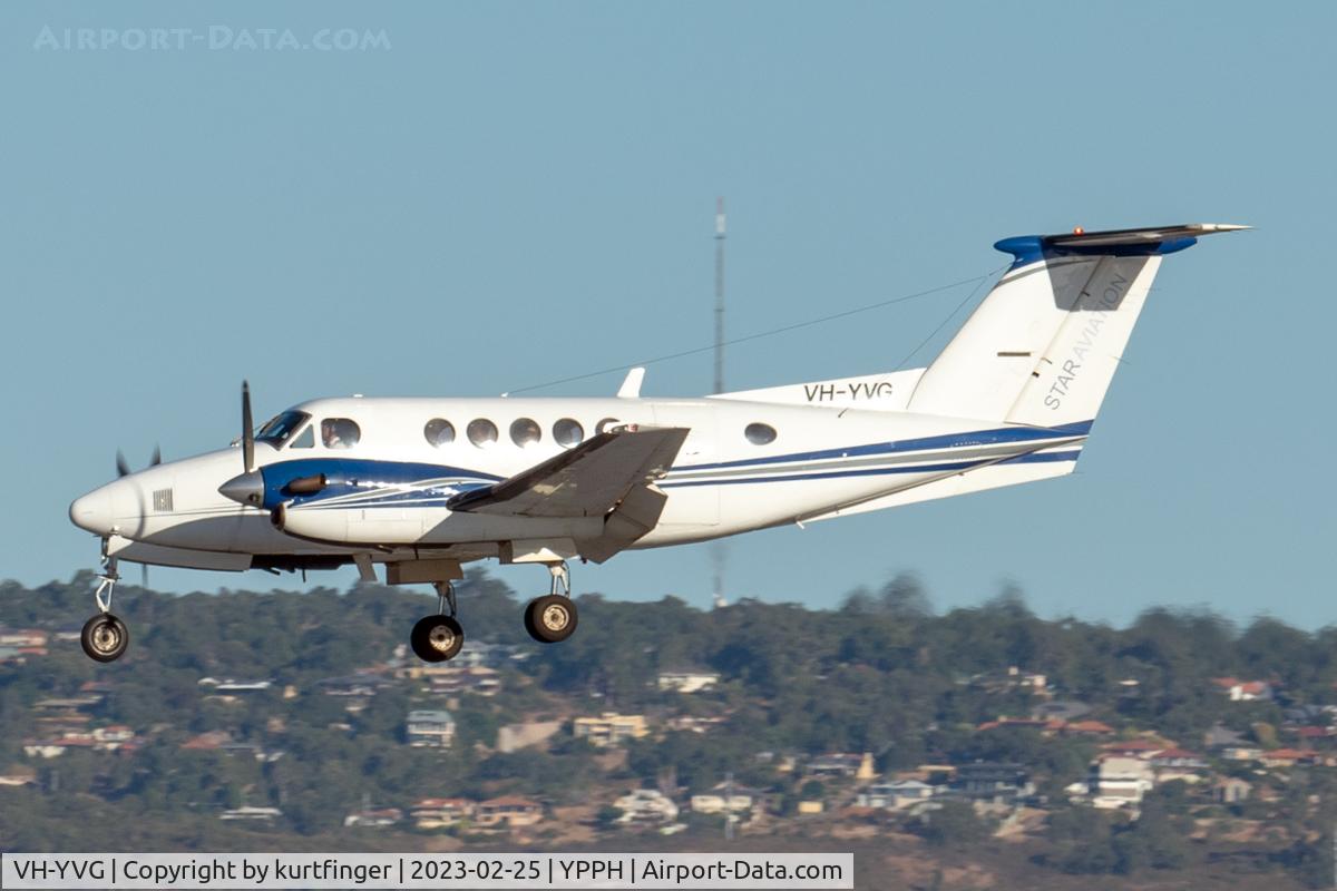 VH-YVG, 1976 Beech 200 Super King Air C/N BB-165, Beech 200 cn BB-165. StarAviation VH-YVG final R21 YPPH 25-02-2023