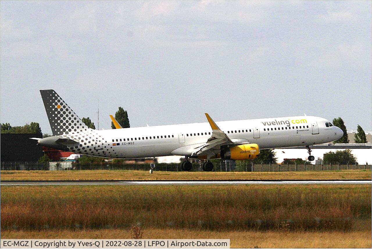 EC-MGZ, 2015 Airbus A321-231 C/N 6660, Airbus A321-231, Landing rwy 06, Paris Orly airport (LFPO - ORY)