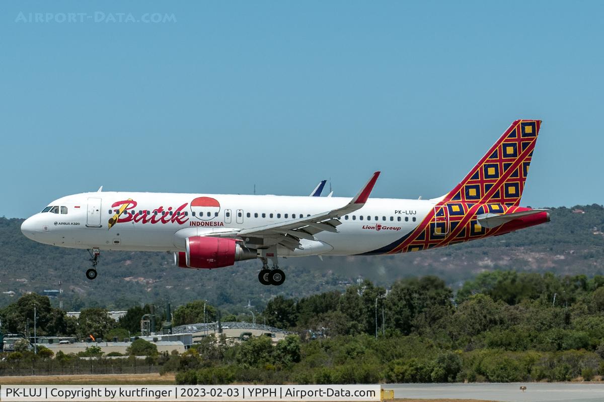 PK-LUJ, 2016 Airbus A320-214 C/N 7337, A320-214 cn 7337. Batik Air PK-LUJ final rwy 03 YPPH 03 February 2023