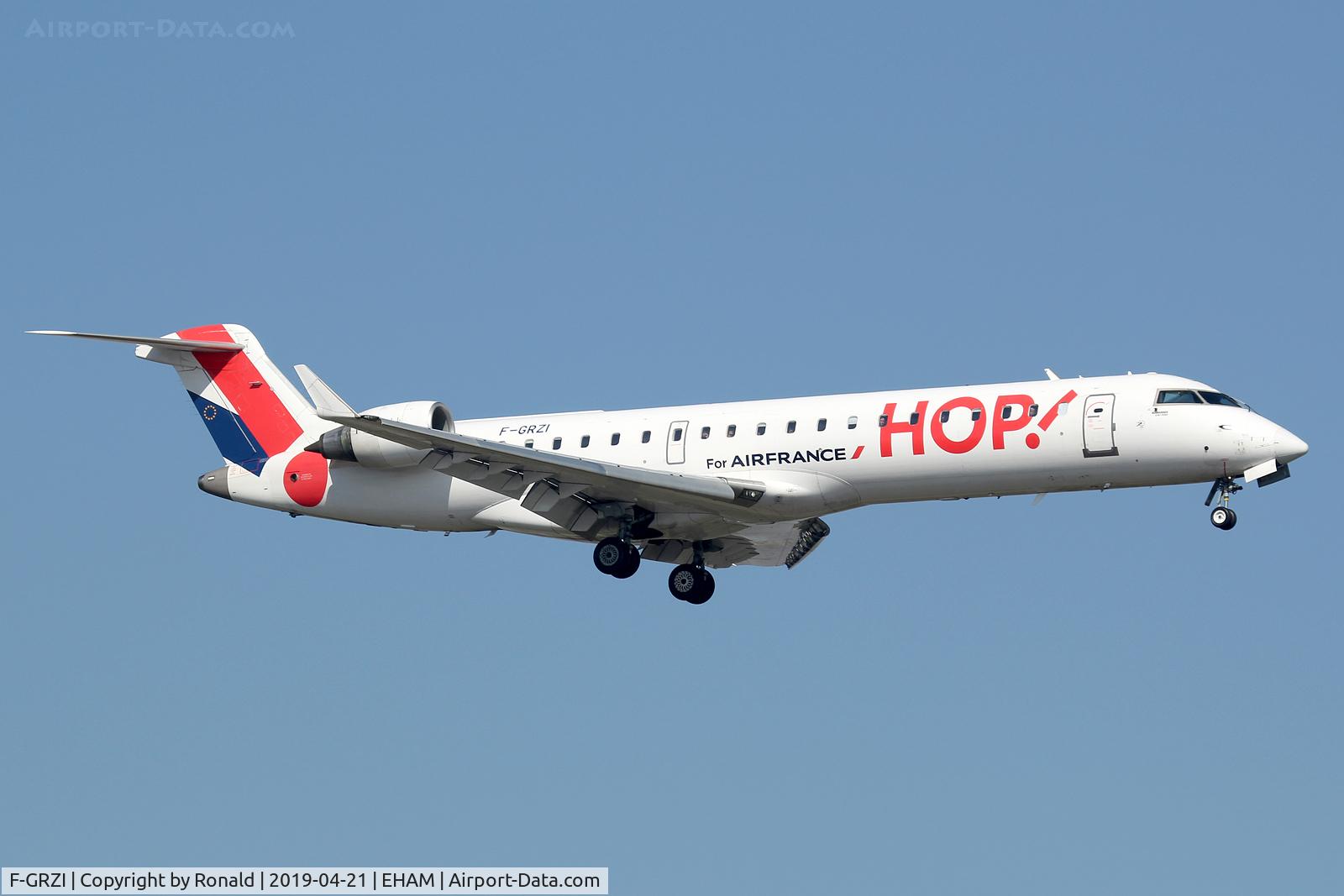 F-GRZI, Canadair CRJ-702 (CL-600-2C10) Regional Jet C/N 10093, at spl