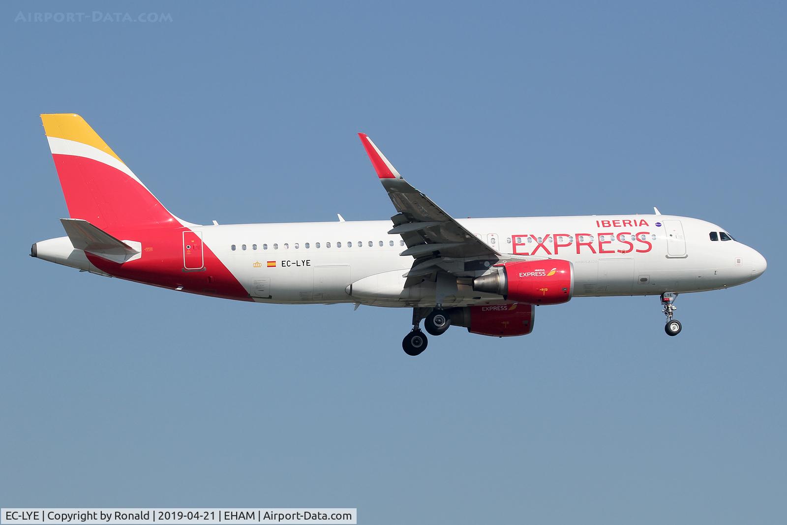 EC-LYE, 2013 Airbus A320-216 C/N 5729, at spl