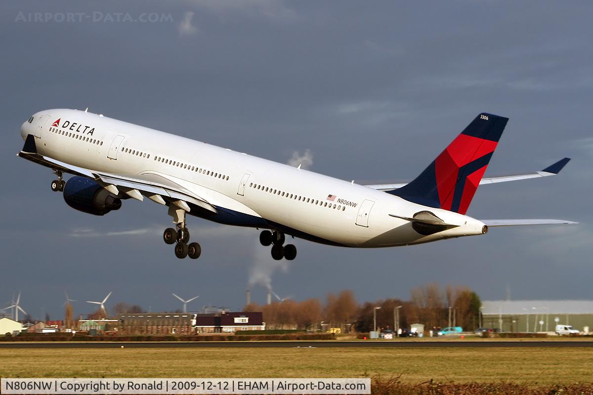 N806NW, 2004 Airbus A330-323 C/N 578, at spl