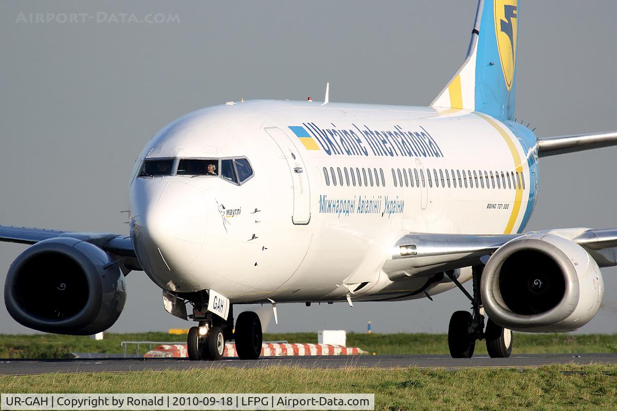 UR-GAH, 1999 Boeing 737-32Q C/N 29130, at cdg