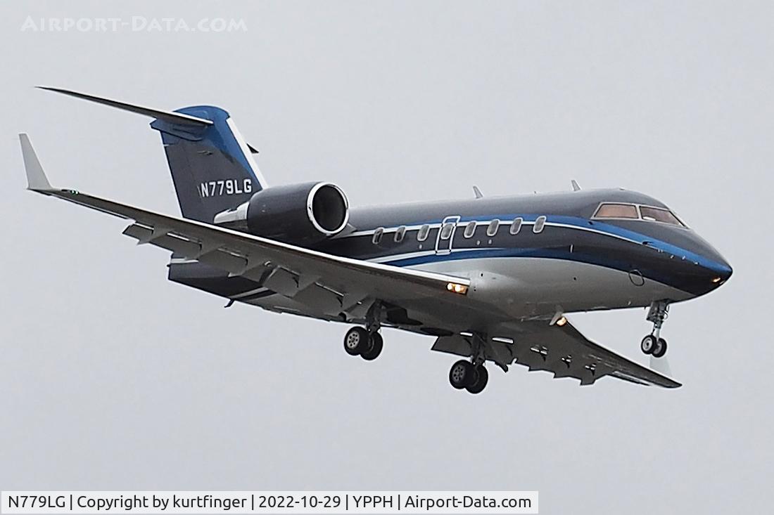 N779LG, 2005 Bombardier Challenger 604 (CL-600-2B16) C/N 5621, 1 Bombardier Challenger 604 cn 6521. N779LG final rwy 21 YPPH 29 October 2022