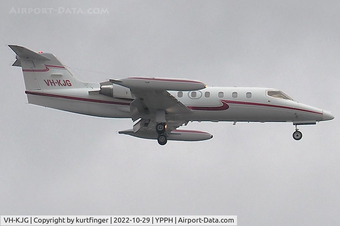 VH-KJG, 1991 Learjet Inc 35A C/N 667, Gates Learjet 35 cn 35-667. VH-KJG final rwy 21 YPPH 29 October 2022