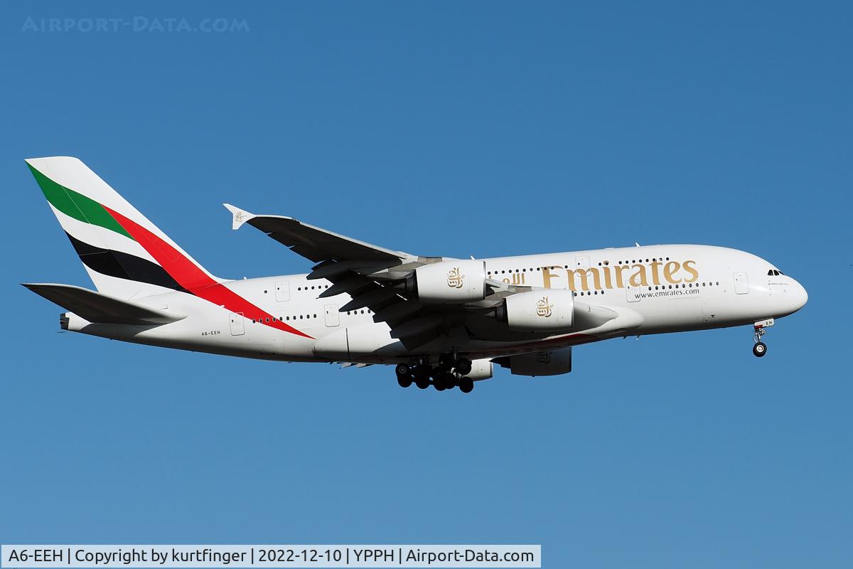 A6-EEH, 2013 Airbus A380-861 C/N 119, Airbus A380-861 cn 119. Emirates A6-EEH final rwy 21 YPPH 10 December 2022