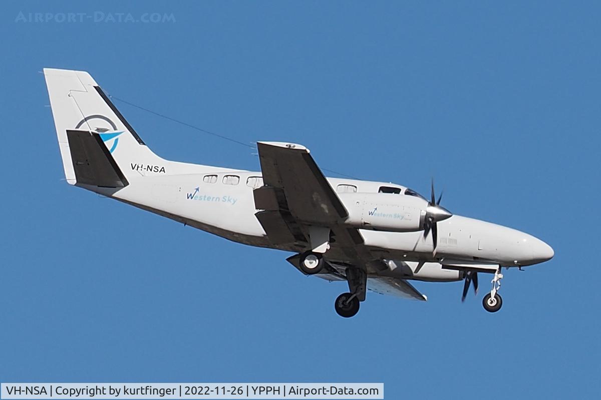 VH-NSA, 1979 Cessna 441 Conquest II C/N 441-0087, Cessna 510 Citation Mustang cn 510-0350. VH-VH-VSQ final R21 YPPH 26 November 2022