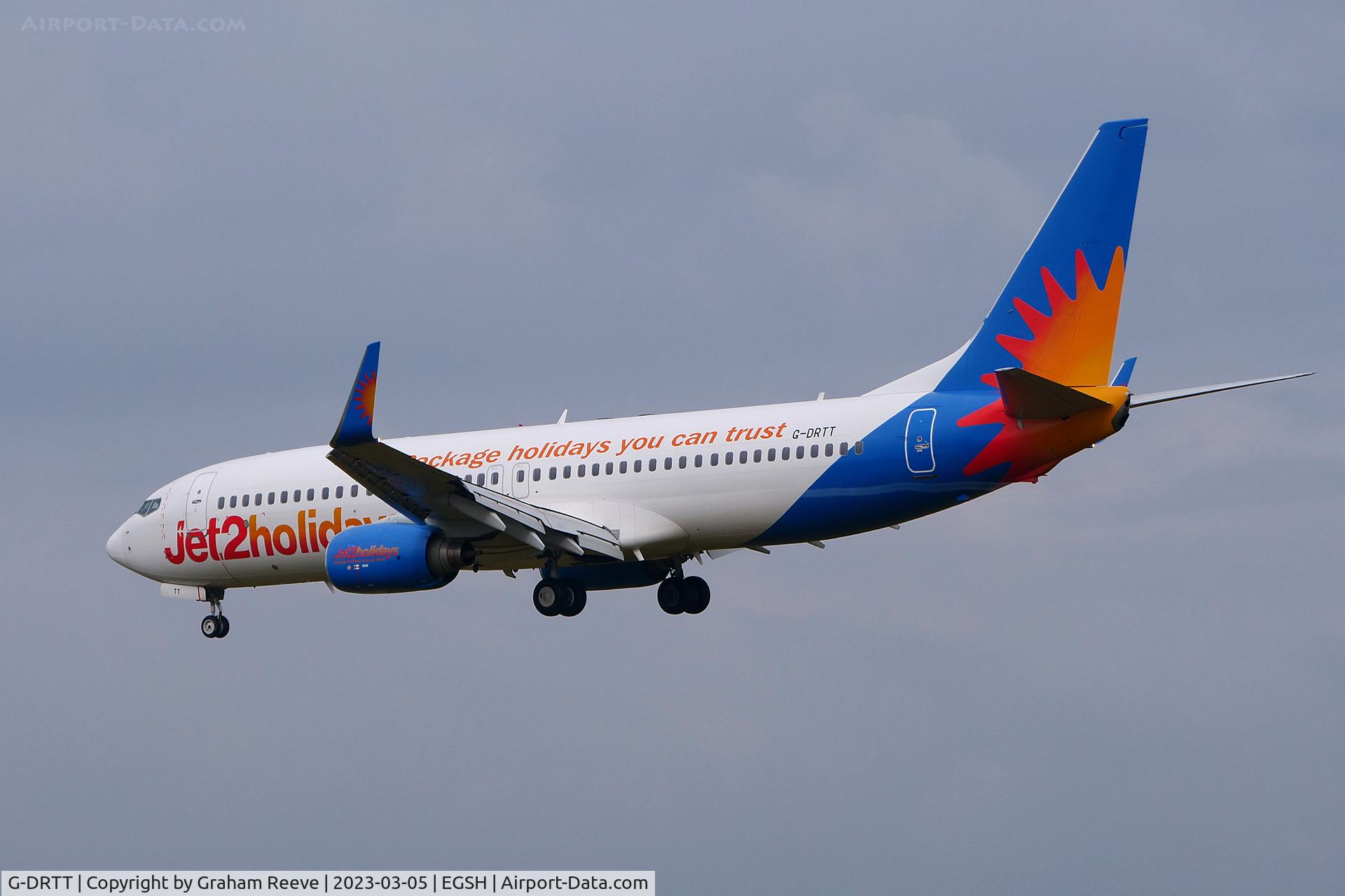 G-DRTT, 2007 Boeing 737-8Q8 C/N 30722, Landing at Norwich.