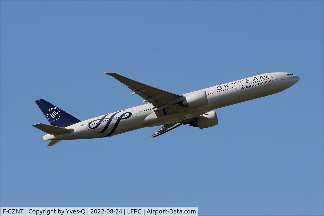 F-GZNT, 2016 Boeing 777-328/ER C/N 38705, Boeing 777-328ER, Climbing from rwy 09R, Roissy Charles De Gaulle airport (LFPG-CDG)