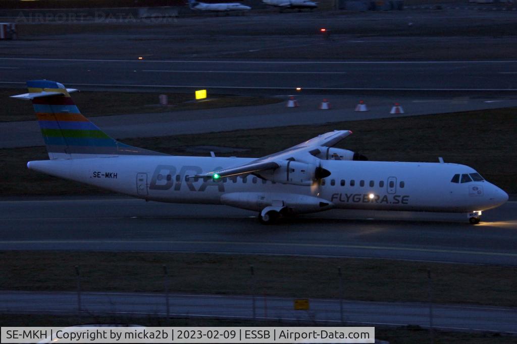 SE-MKH, 2016 ATR 72-600 (72-212A) C/N 1372, Taxiing