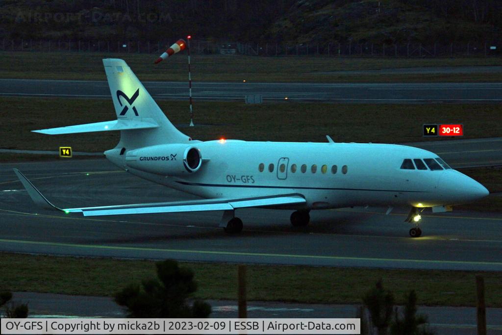 OY-GFS, 2016 Dassault Falcon 2000LXS C/N 314, Taxiing