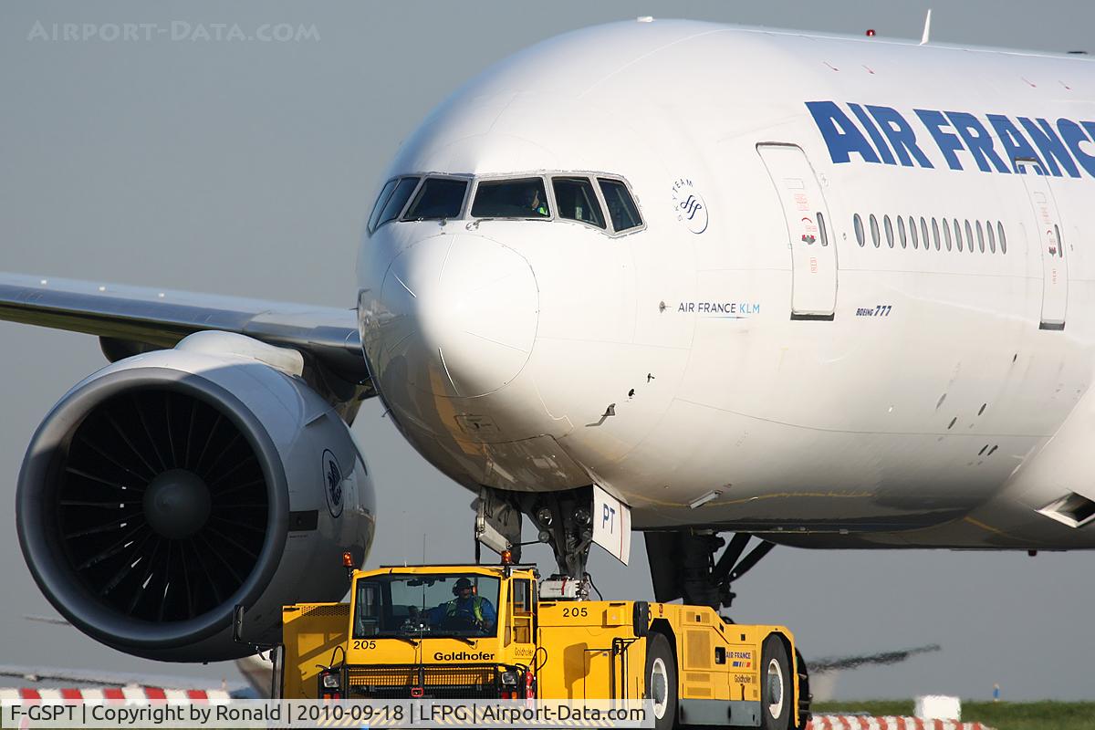 F-GSPT, 2002 Boeing 777-228/ER C/N 32308, at cdg