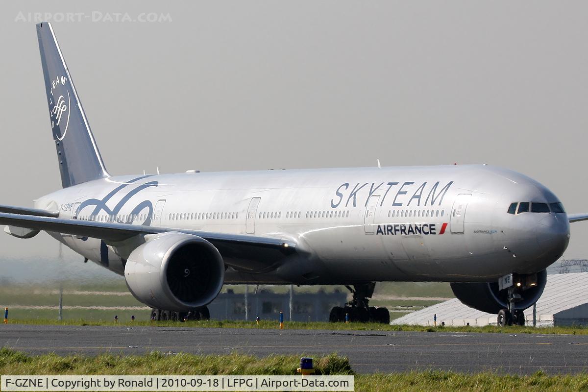 F-GZNE, 2009 Boeing 777-328/ER C/N 37432, at cdg