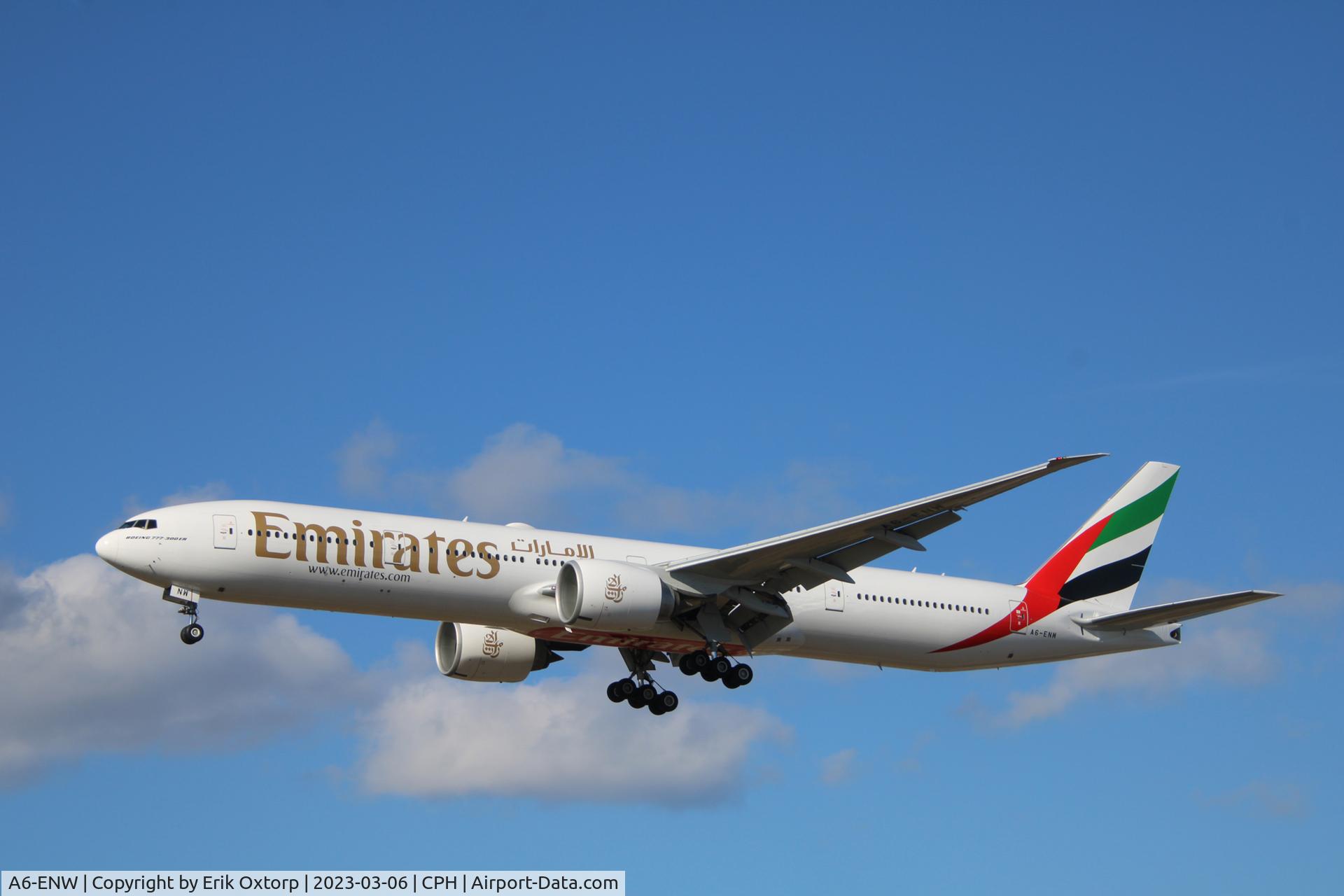 A6-ENW, 2014 Boeing 777-31H/ER C/N 41369, A6-ENW landing rw 22L