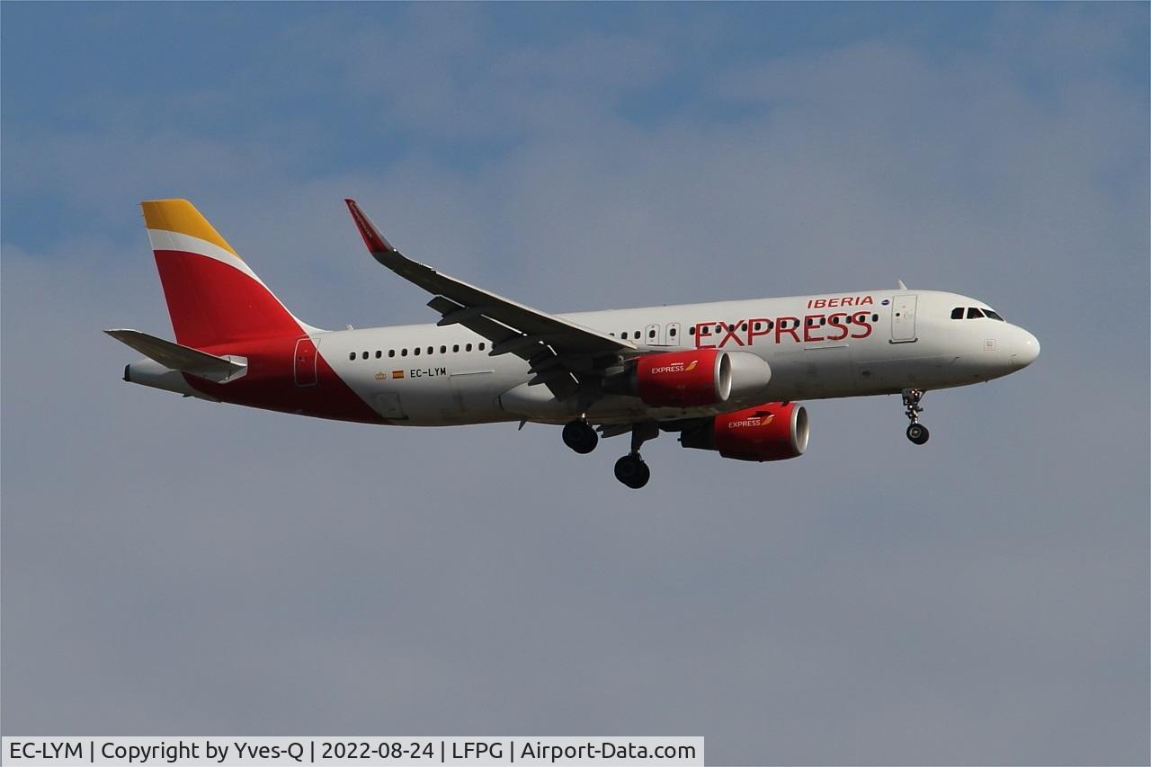 EC-LYM, 2013 Airbus A320-216 C/N 5815, Airbus A320-216, On final rwy 09L, Roissy Charles De Gaulle airport (LFPG-CDG)