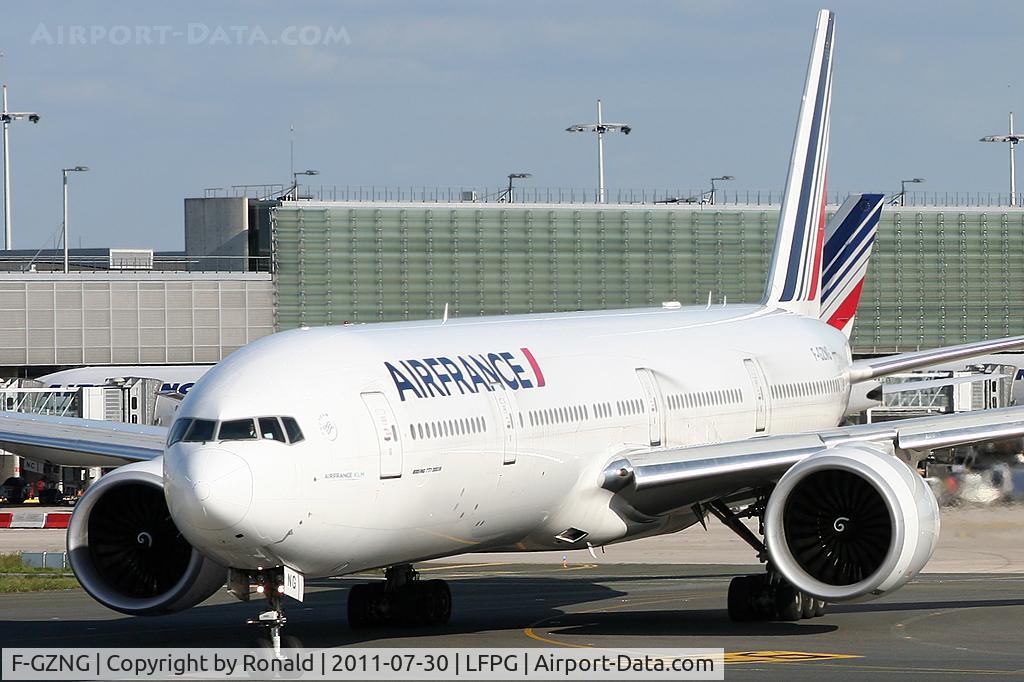 F-GZNG, 2009 Boeing 777-328/ER C/N 32968, at cdg