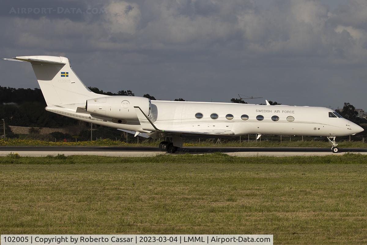 102005, 2008 Gulfstream Aerospace GV-SP (G550) C/N 5200, Runway 31 Backtrack