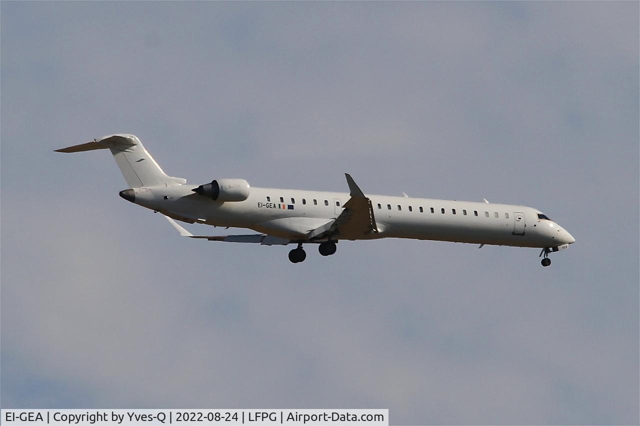 EI-GEA, 2009 Bombardier CRJ-900ER (CL-600-2D24) C/N 15224, Bombardier CRJ-900ER, On final rwy 09L, Roissy Charles De Gaulle airport (LFPG-CDG)