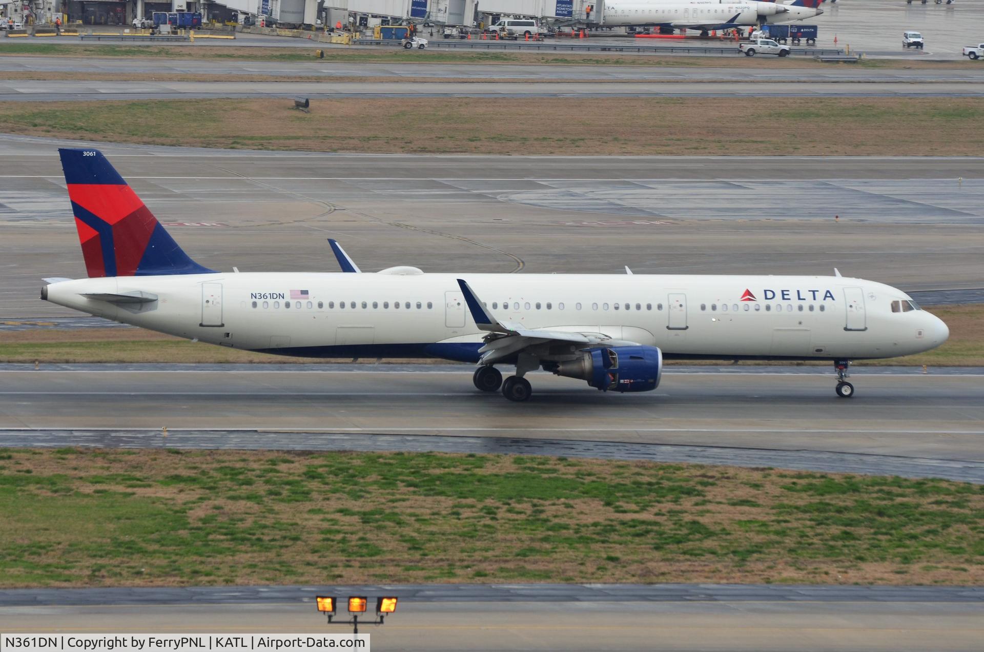 N361DN, 2018 Airbus A321-211 C/N 8423, Delta A321 applying reverse trust