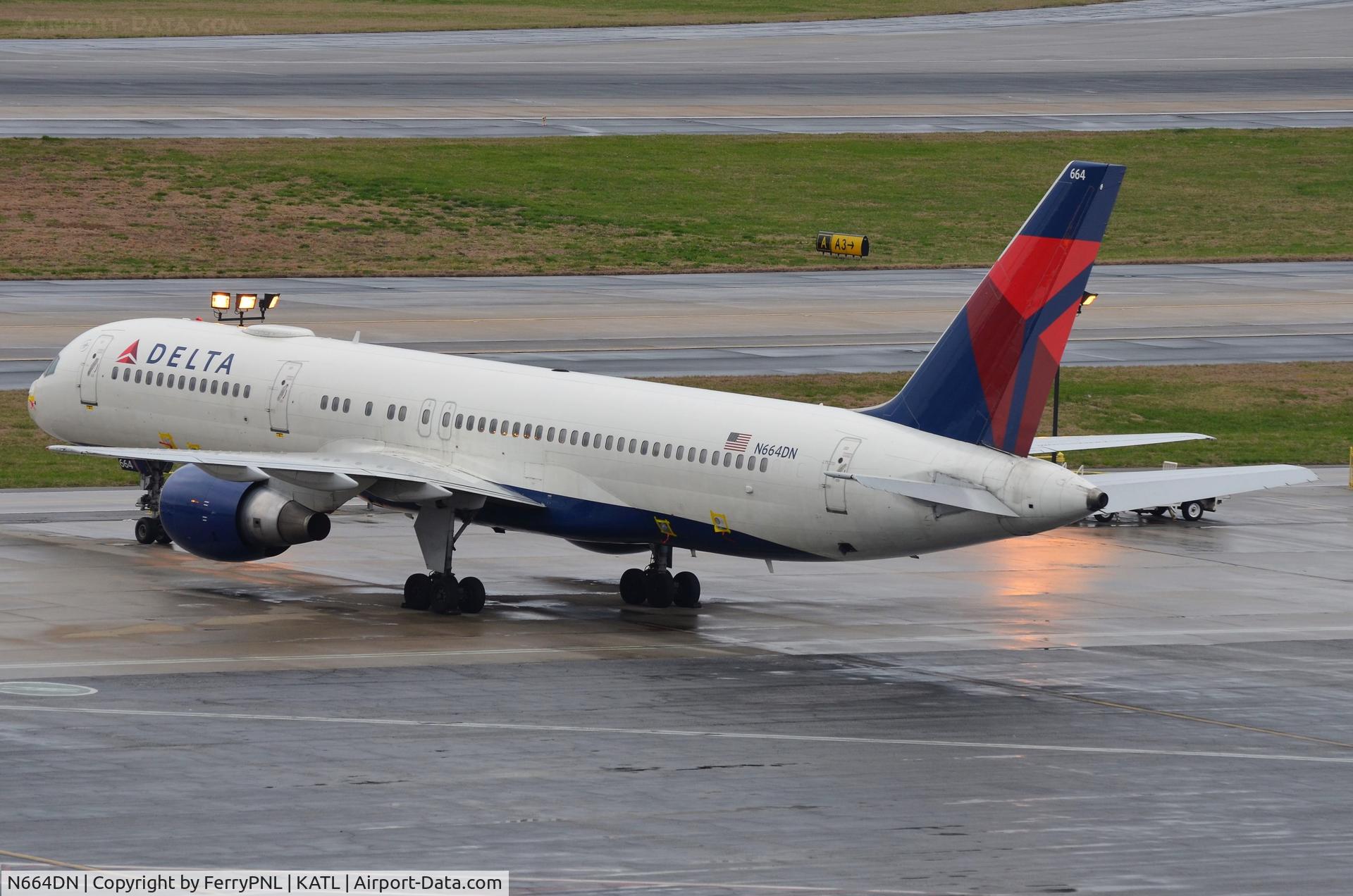 N664DN, 1991 Boeing 757-232 C/N 25012, Delta B752 taking a rest