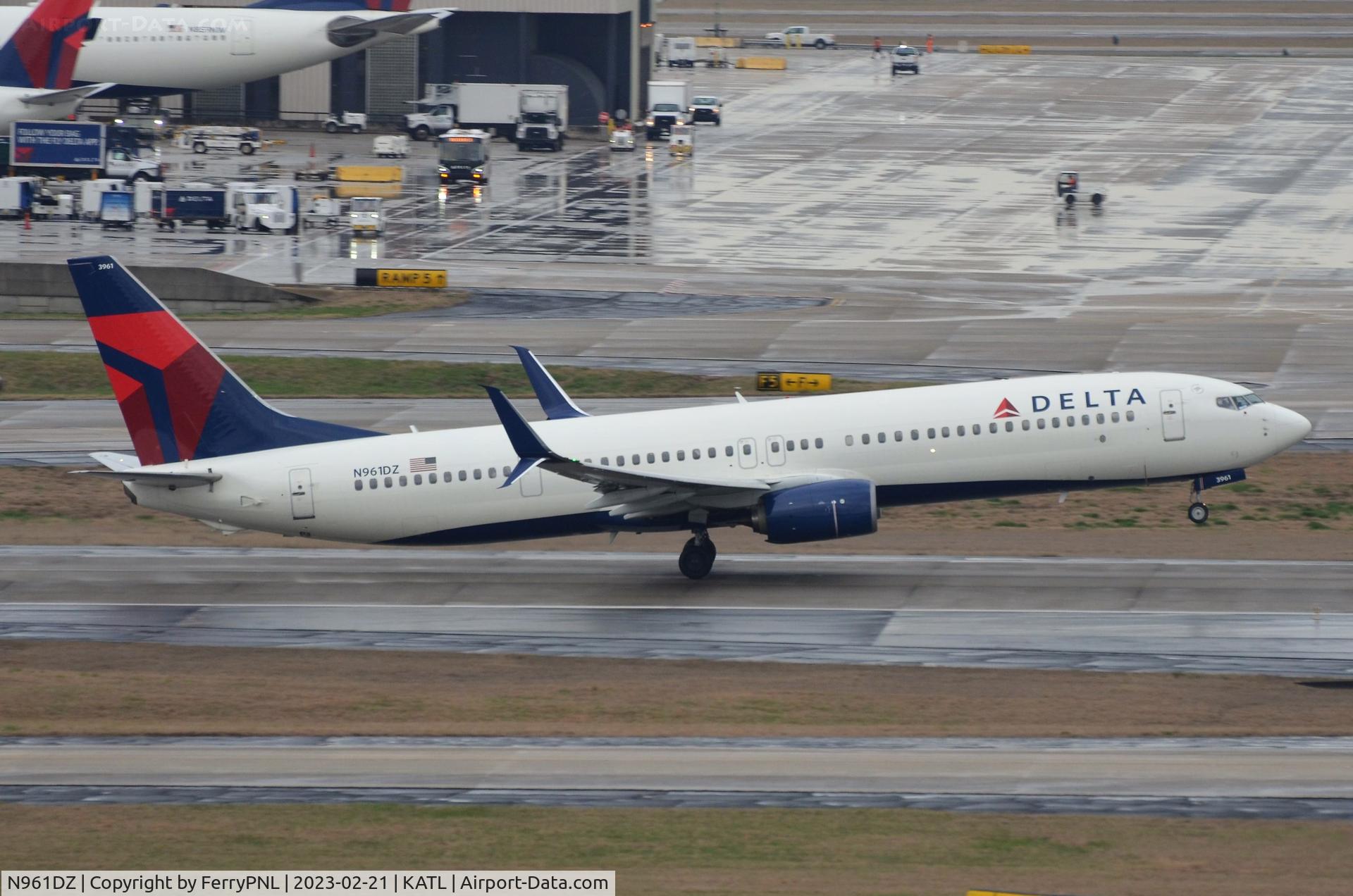 N961DZ, 2014 Boeing 737-9GP/ER C/N 39878, Take-off of new Delta B739, former Lion Air PK-LPH