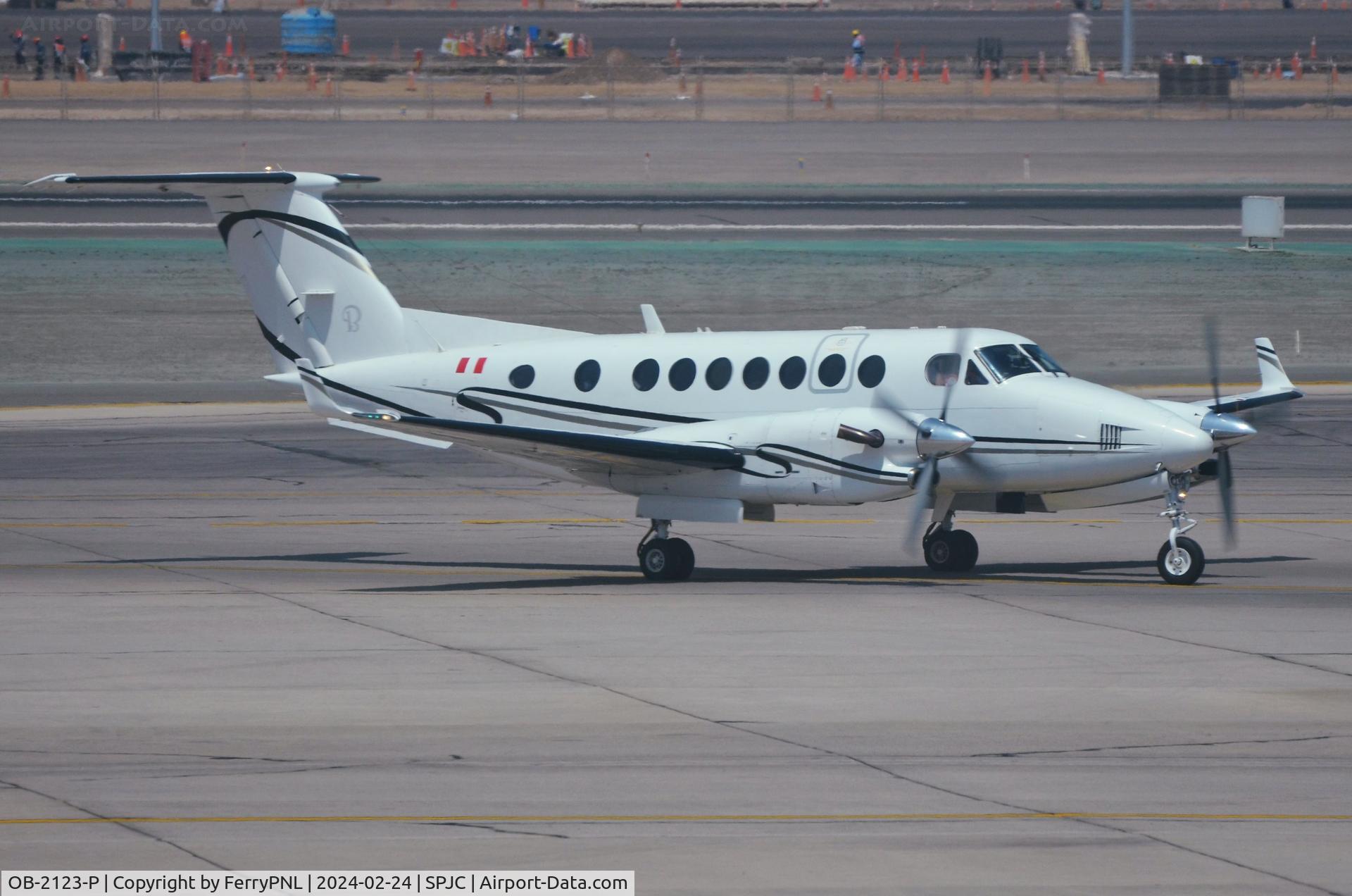 OB-2123-P, Beech B350 C/N FL-438, Beech 350 just landed in Lima