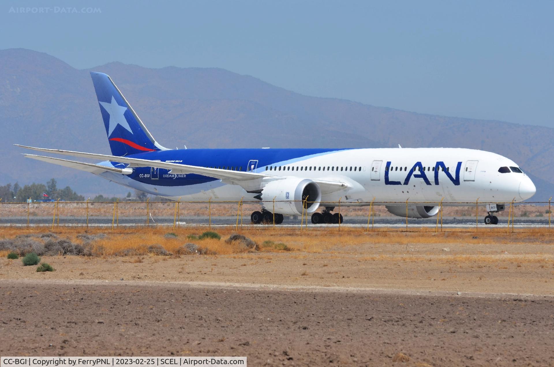 CC-BGI, 2016 Boeing 787-9 Dreamliner Dreamliner C/N 38764, Latam B789 still in LAN cs baking in the Chilean sun