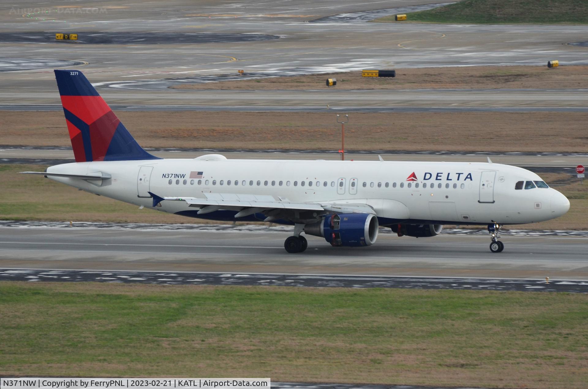 N371NW, 2001 Airbus A320-212 C/N 1535, Arrival of this A320 