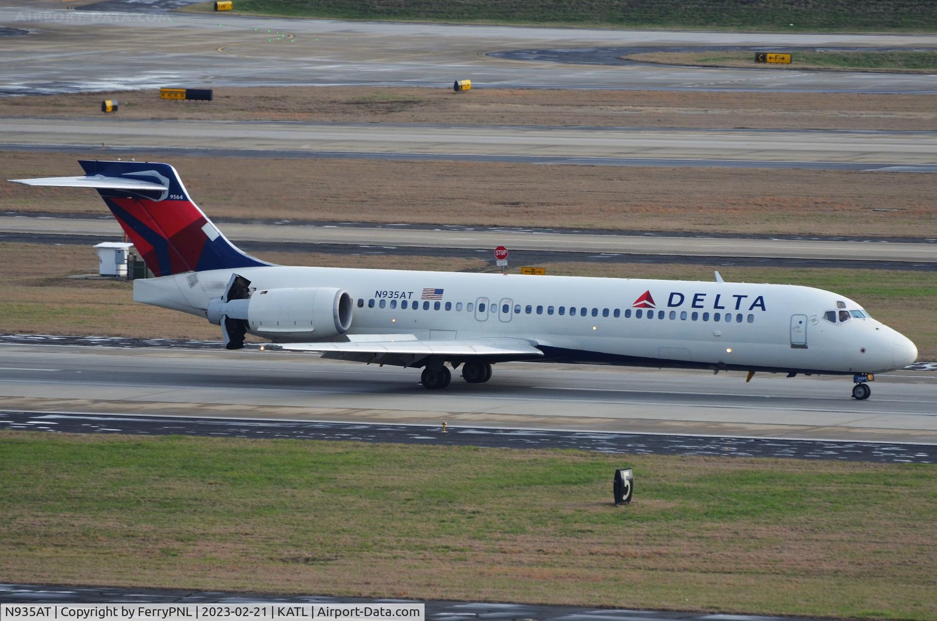 N935AT, 2000 Boeing 717-200 C/N 55069, Delta B717 arriving