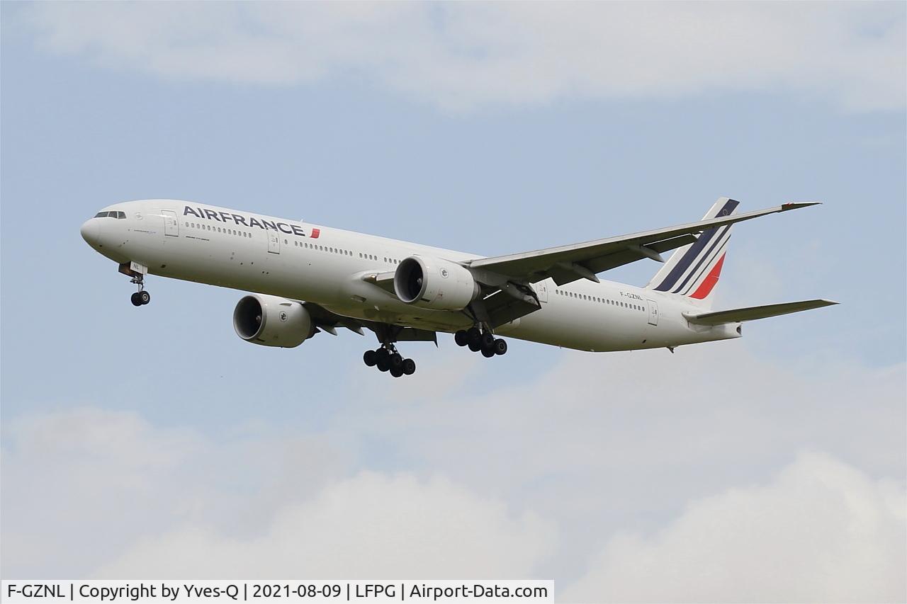 F-GZNL, 2012 Boeing 777-328/ER C/N 40063, Boeing 777-328ER, Short approach Rwy 26L, Roissy Charles De Gaulle airport (LFPG-CDG)