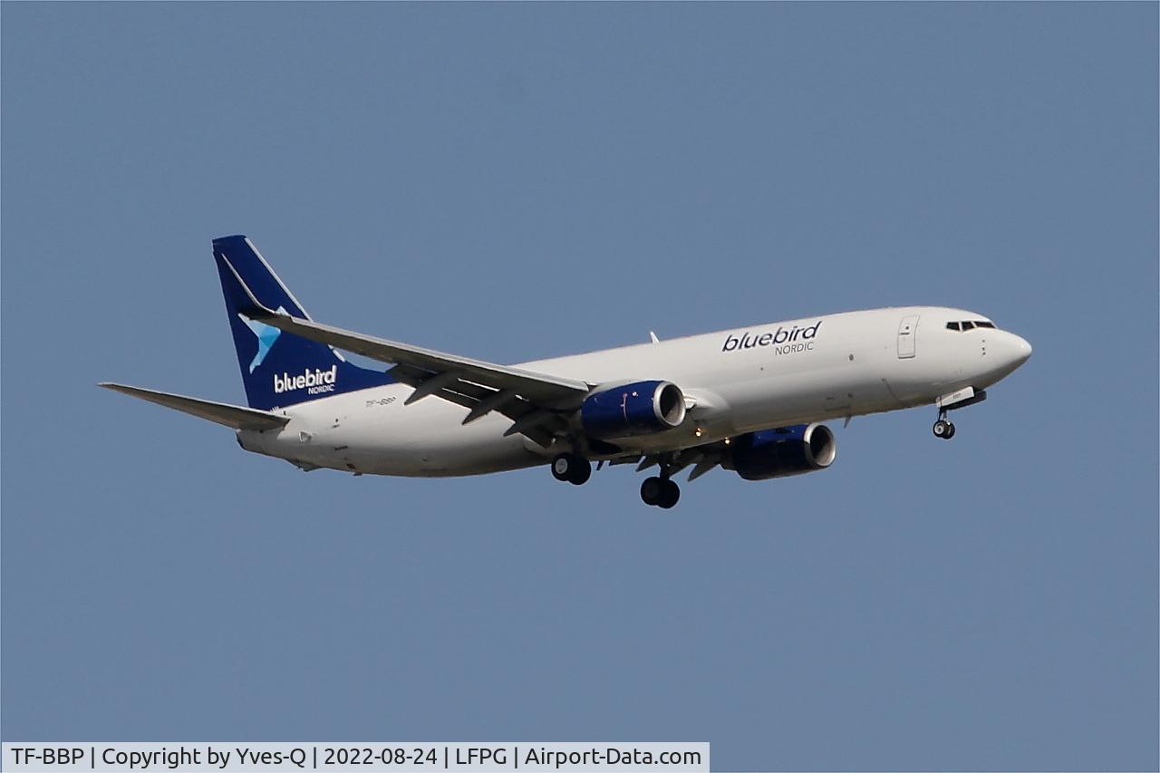 TF-BBP, 2001 Boeing 737-8F2BCF C/N 29788, Boeing 737-8F2BCF, Short approachl rwy 09L, Roissy Charles De Gaulle airport (LFPG-CDG)