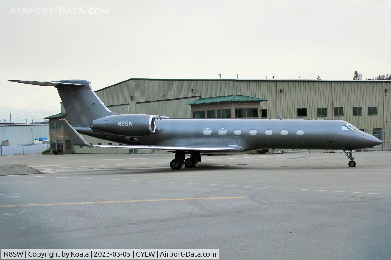 N8SW, 2008 Grumman Gulfstream G-V-SP (G550) C/N 5206, Resting after arrival from Gunnison (GUC, CO).
