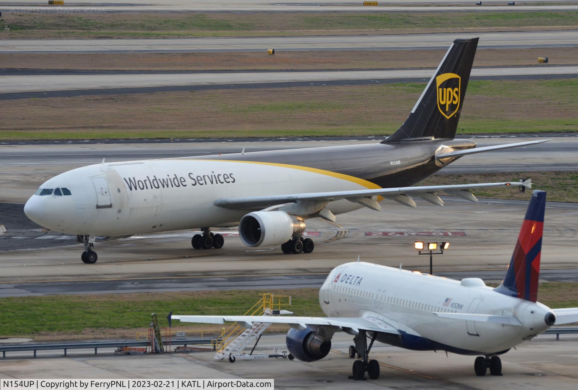 N154UP, 2004 Airbus A300F4-622R C/N 0840, UPS A306F finding its way to the cargo ramp