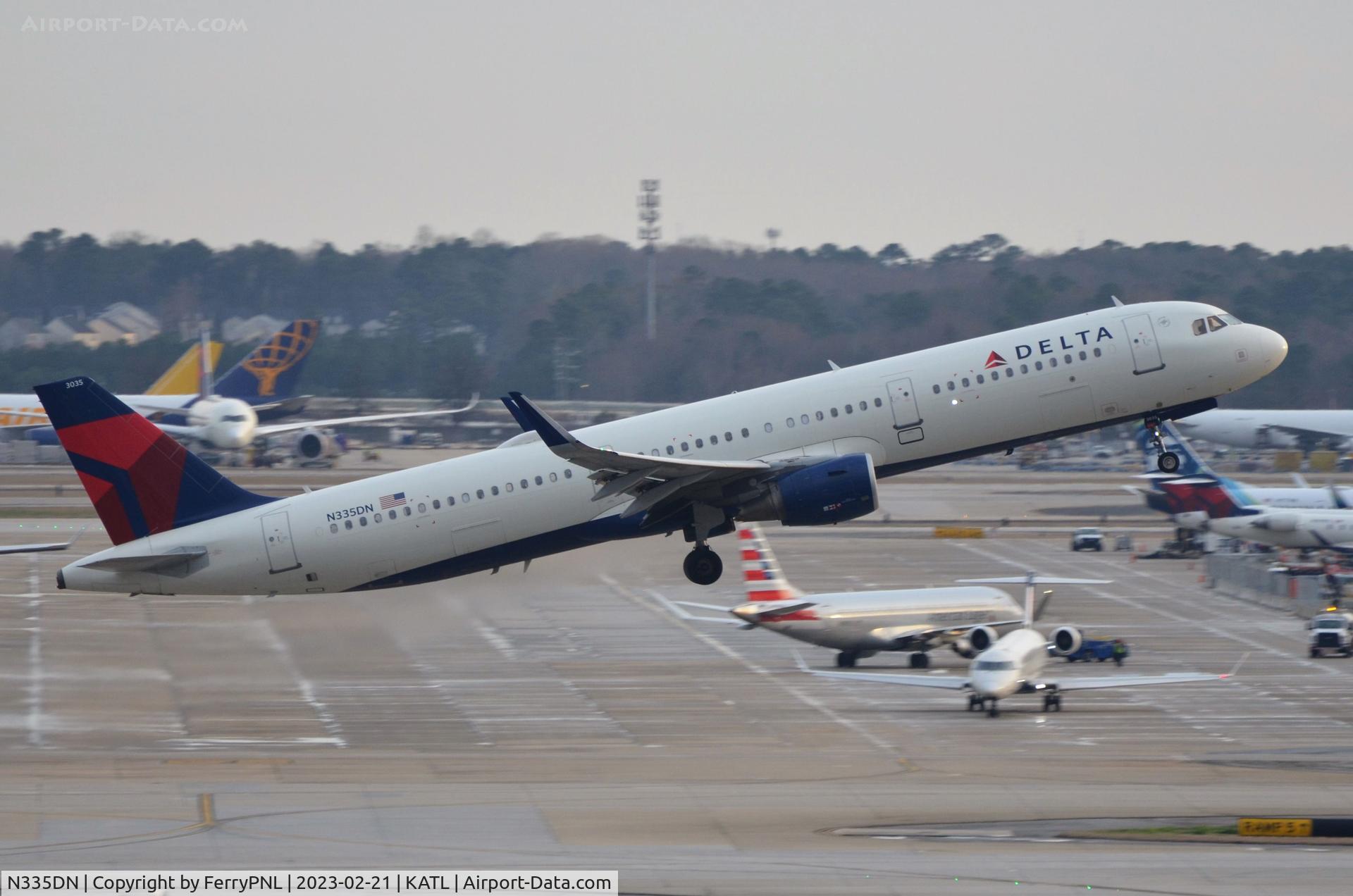 N335DN, 2018 Airbus A321-211 C/N 8036, Delta A321 taking-off