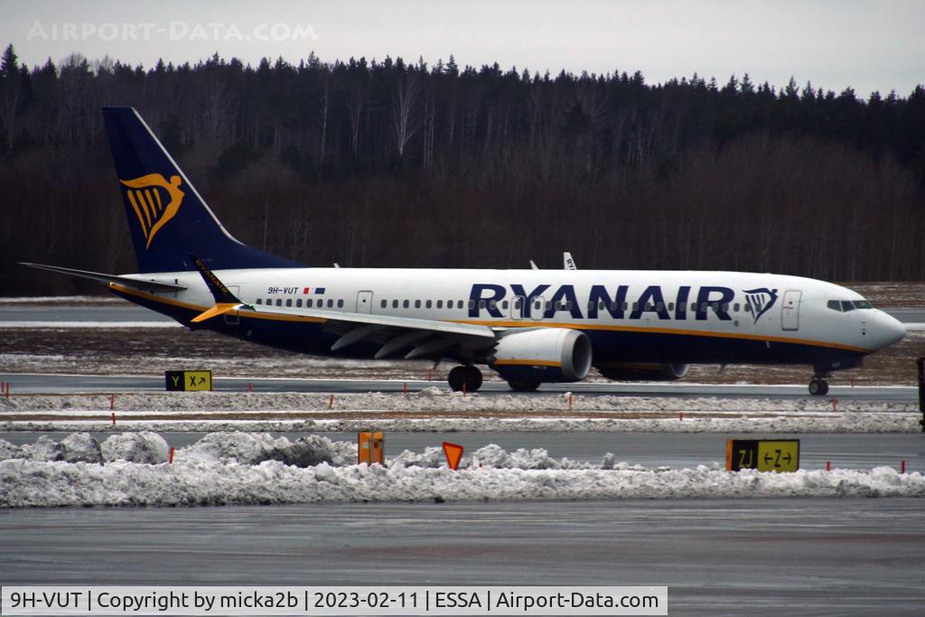 9H-VUT, 2021 Boeing 737-8-200 MAX C/N 65882, Taxiing