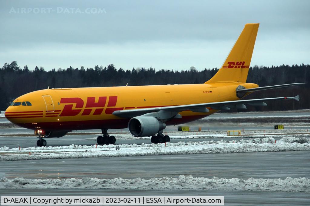 D-AEAK, 1992 Airbus A300B4-622R(F) C/N 670, Taxiing