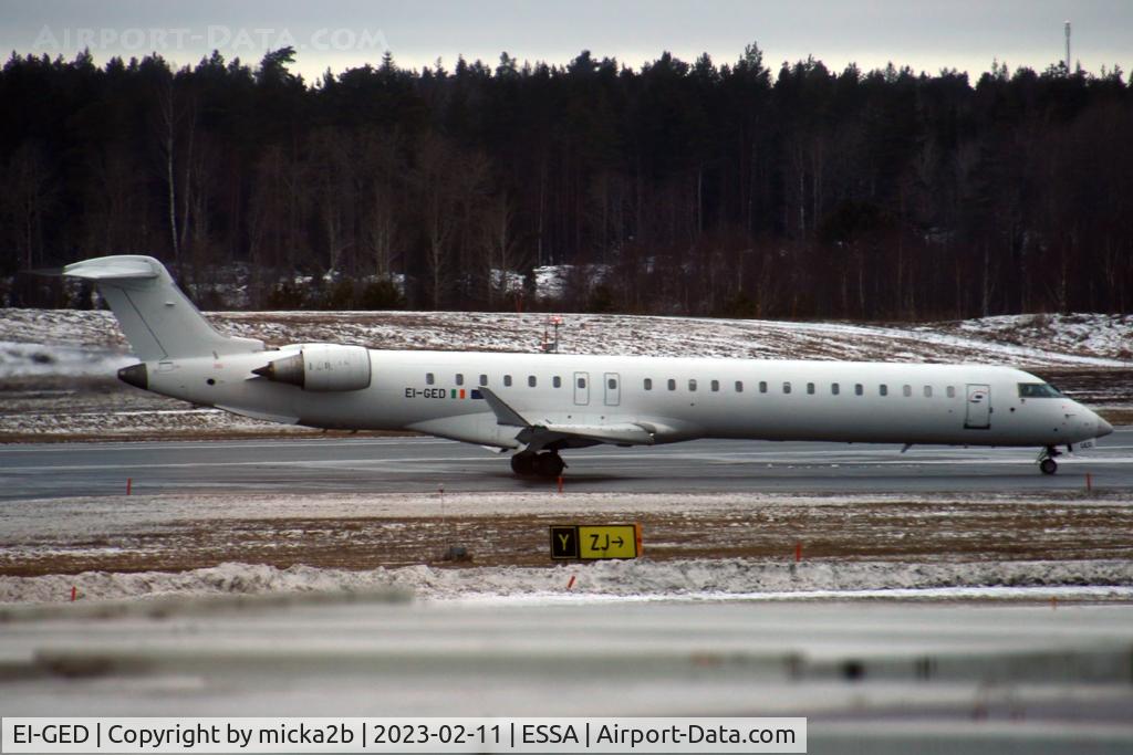 EI-GED, 2009 Bombardier CRJ-900 (CL-600-2D24) C/N 15240, Taxiing