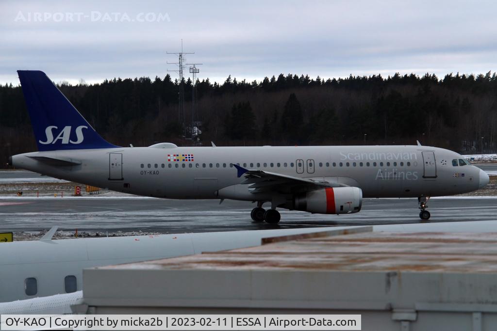 OY-KAO, 2006 Airbus A320-232 C/N 2990, Taxiing