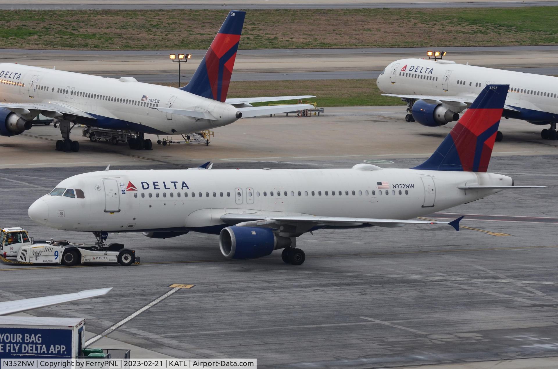 N352NW, 1998 Airbus A320-212 C/N 778, Delta A320 under tow